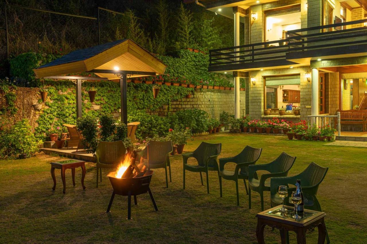 Stayvista At Floradale W Jacuzzi & Wood-Fire Pizza Kasauli Exterior foto